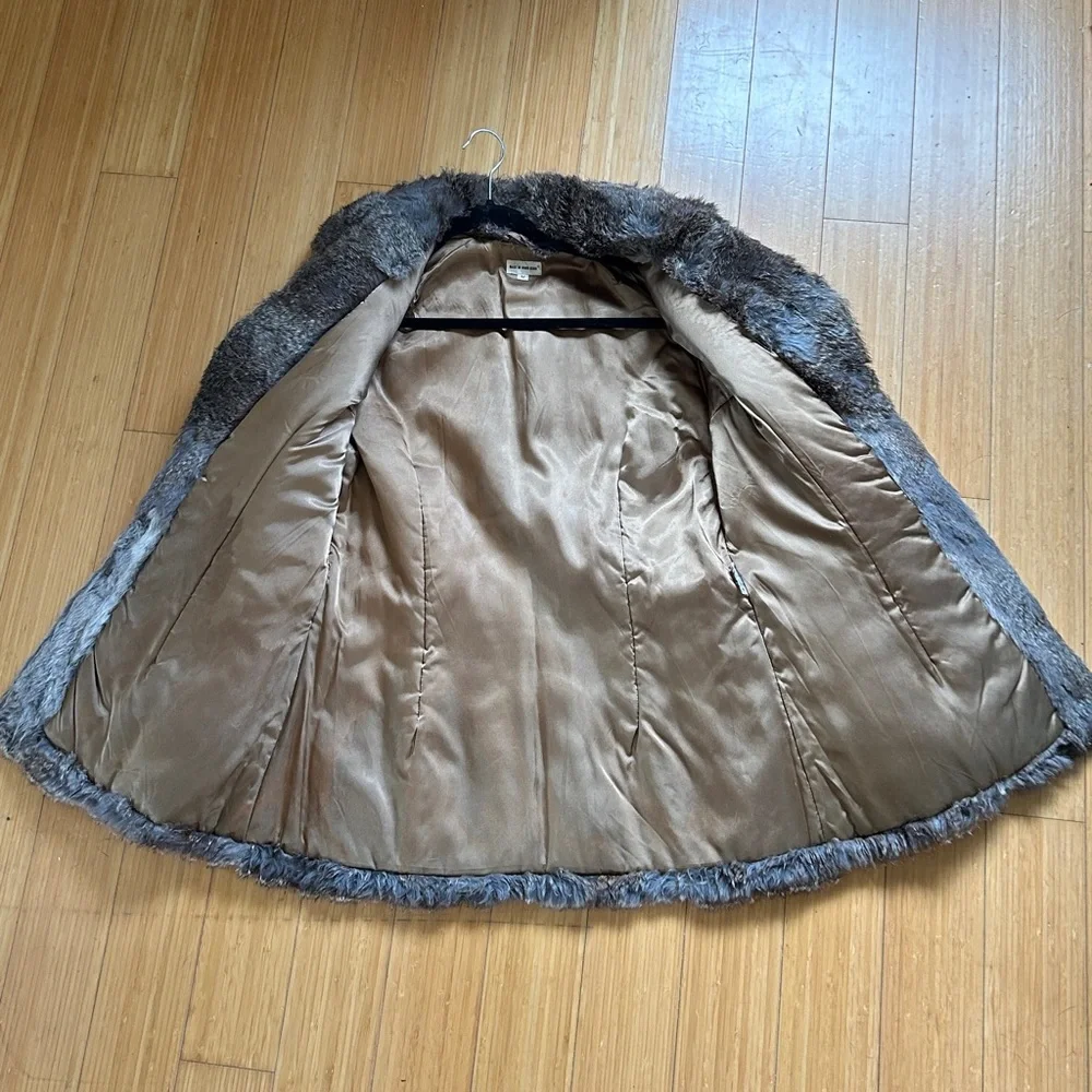Luxurious Rabbit Fur Coat - Picture 2 of 6